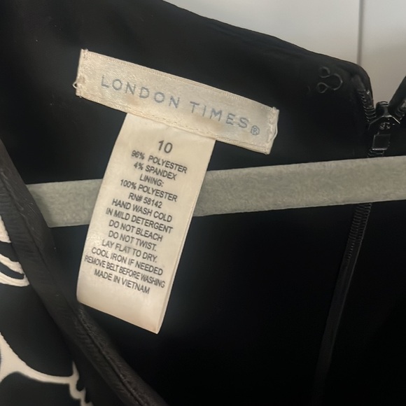 London Times Floral Dress - Picture 2 of 3